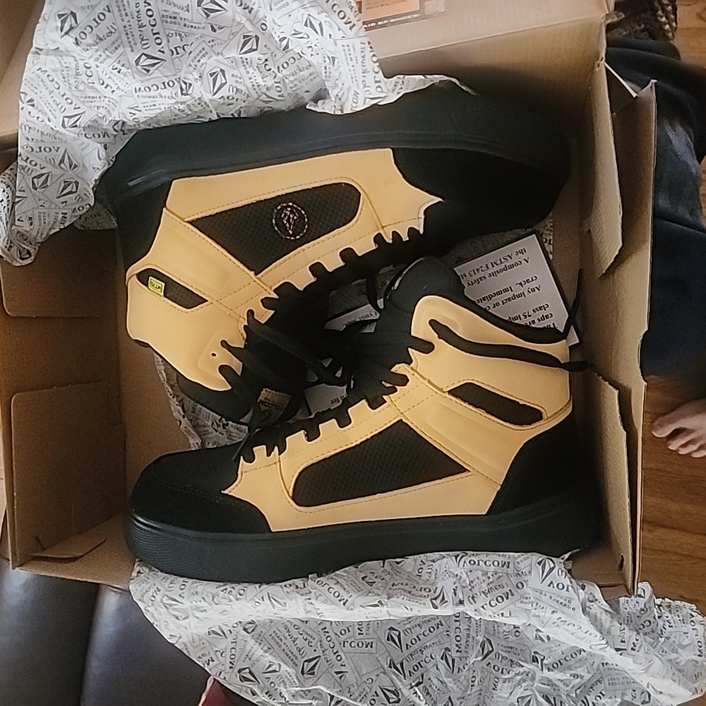 Volcom Work Boots - Picture 4 of 5